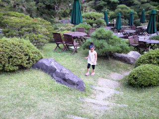rakurakusou-niwa-hi.JPG